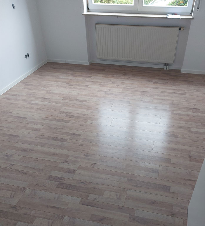 Laminat in einem Raum verlegt